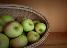 Load image into Gallery viewer, 4.5 KG Peasgood&#39;s Nonsuch Cooking Apples
